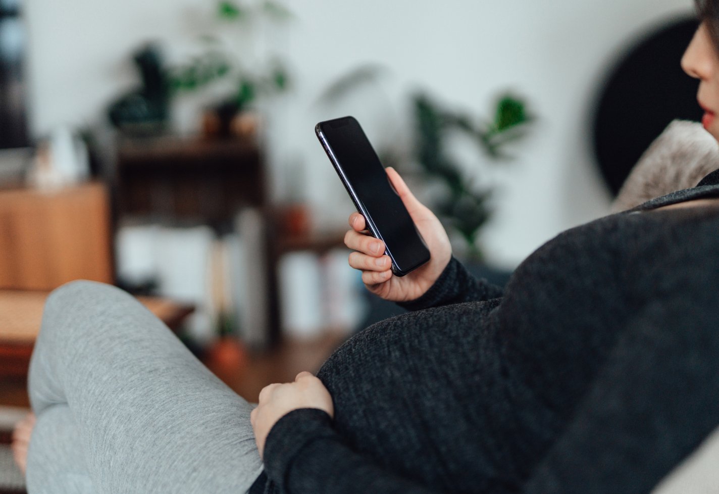 Woman technology using mobile phone