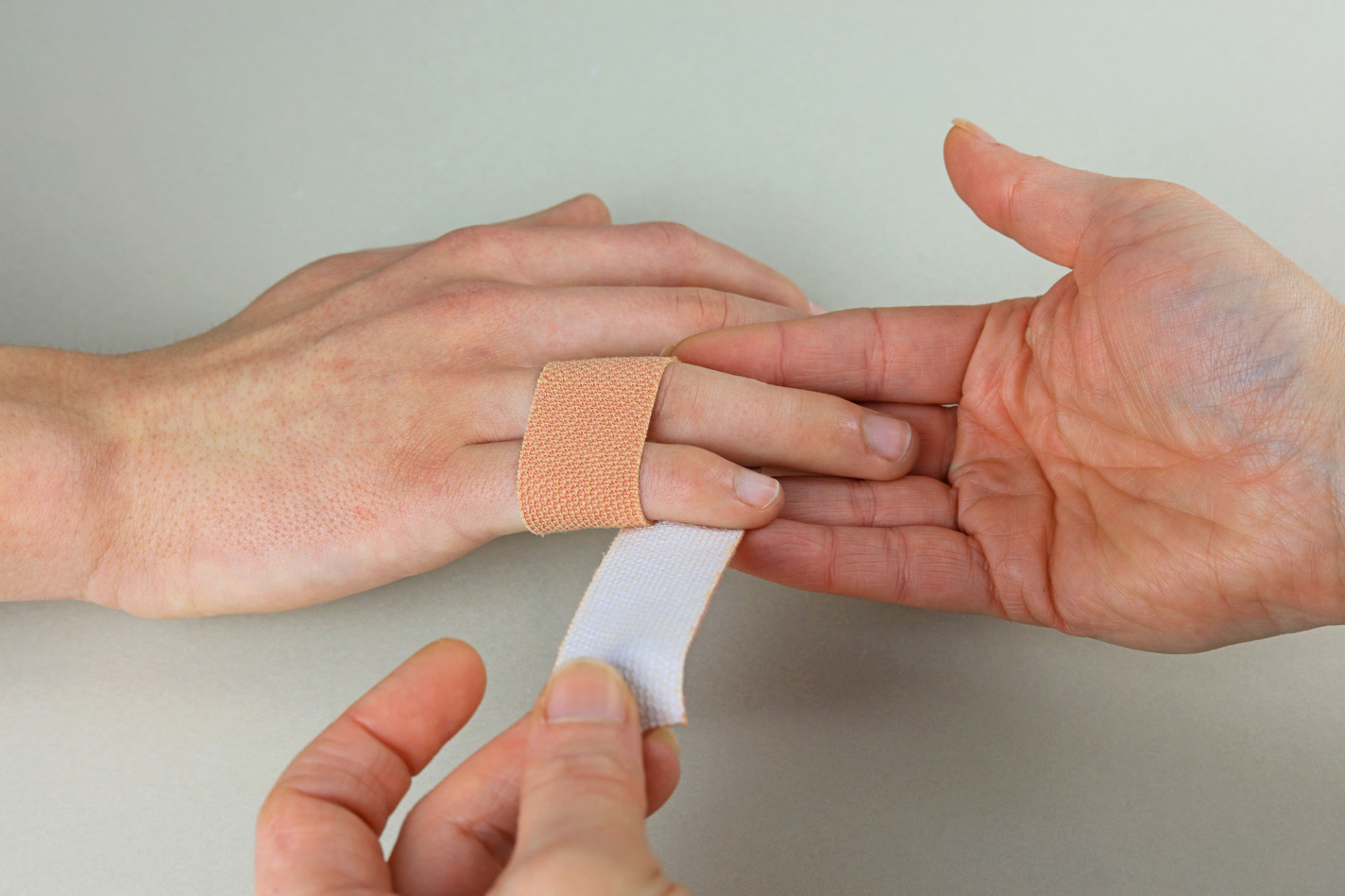 Buddy taping fingers